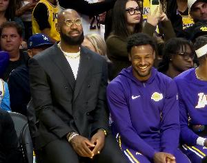 徐靜雨：布朗尼漲球肉眼可見(jiàn)大局觀是胎里帶的 開(kāi)拓者應(yīng)擺爛