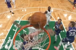 南村群童欺我老無(wú)力！杰倫-布朗投籃打鐵 米諾特彈射起飛隔扣樂(lè)福