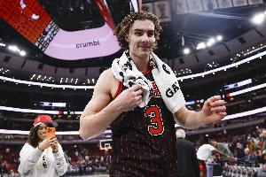 祖上不闊！約什·吉迪和喬丹為僅有的連續(xù)2場(chǎng)砍下三雙的公牛球員