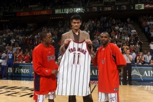 楊毅：火箭給姚明退役球衣是因為大姚傾其所有 休斯敦市民都愛他