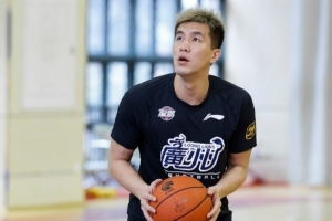 郭艾倫回歸！廣州龍獅訓(xùn)練場出現(xiàn)熟悉帥氣身影