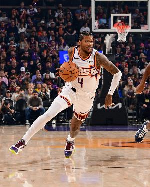 新的開始！杰倫·格林太陽首秀 半場16分2板2助 正負(fù)值+7全隊最高