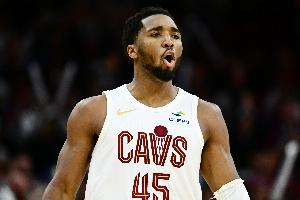 想carry一下！米切爾第三節(jié)單節(jié)12中5砍16分&有3搶斷 前三節(jié)24分