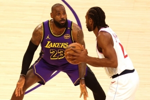 楊毅：快船可以用小卡換來詹姆斯 還能把布朗尼打包過來&三贏方案