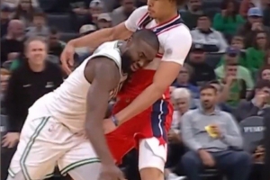 越描越黑！杰倫·布朗將“發(fā)際線粉”甩鍋AI：這玩意兒正在失控！