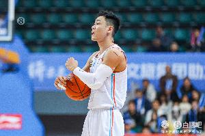 炸裂輸出！高詩(shī)巖半場(chǎng)12投7中&三分7中4 轟下18分2板1助1斷