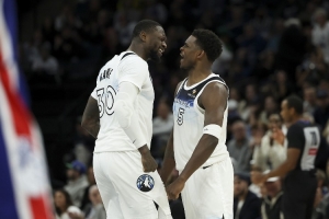 蘭德爾：第一次和華子訓(xùn)練被他打爆了 他有和科比一樣的競(jìng)爭(zhēng)心態(tài)