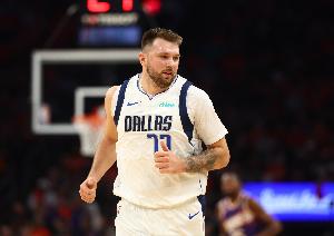 記者：某獨(dú)行俠高管認(rèn)為東契奇對(duì)待總決賽失利不如詹科那般嚴(yán)肅