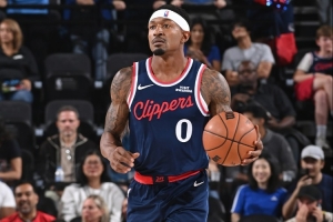 解說：比爾每場掙83.3萬&還領(lǐng)買斷的幾千萬 快船損失兩個鮑科比