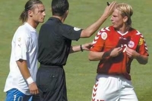 托蒂談2004年歐洲杯自己吐口水：我很后悔，我至今依然感到羞愧