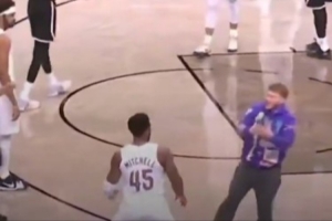 騎士隊(duì)記：沖進(jìn)場試圖與米切爾合影球迷被NBA終身禁賽！