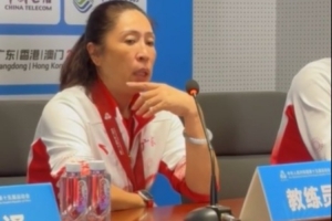 鄭薇：楊力維姐妹處理完父親后事的第一天就歸隊(duì) 迪拉娜帶傷出戰(zhàn)