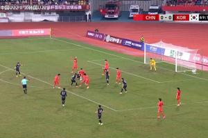 沒有點(diǎn)球！韓國U22球員禁區(qū)內(nèi)倒地，主裁果斷判罰沒有犯規(guī)