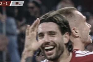 天堂→地獄...匈牙利2-1領(lǐng)先時索博肆意慶祝，最后球隊被絕殺