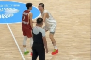 真·盯人戰(zhàn)術(shù)！張懿趙杰小組賽曾一直寸步不離地跟著李悅洲