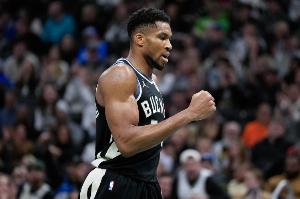 主將先后發(fā)力！首節(jié)字母哥11分3板4助對飚米切爾14分2助