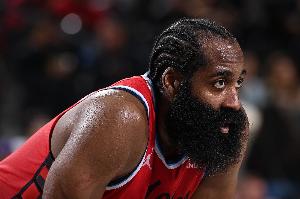 游艇變破船？快船常規(guī)首發(fā)：比爾報(bào)銷 小瓊斯至少缺席6周 小卡。