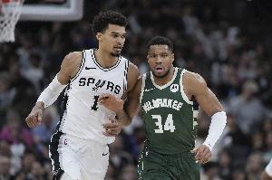 傷病如潮！美記：昨天的四場(chǎng)比賽里每個(gè)隊(duì)都有全明星球員缺陣