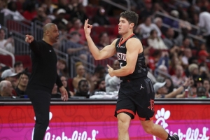 場均15分&命中率過半！攻防均有進(jìn)步的謝潑德將成為完美拼圖？