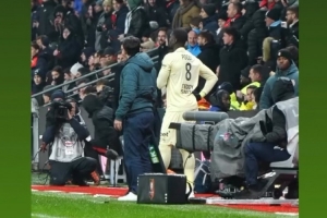 姆伯莫社媒轉(zhuǎn)發(fā)博格巴替補(bǔ)出場(chǎng)視頻，祝賀后者重返賽場(chǎng)