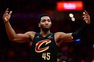 米切爾騎士隊(duì)史三分命中數(shù)超越歐文 上升至第五位&前二是老詹樂福