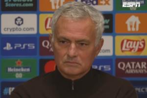 批評(píng)球員是否擔(dān)心更衣室不滿(mǎn)？穆帥回懟：你父親一直對(duì)你很好嗎？