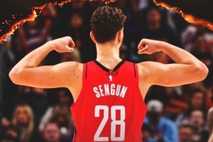 輕松砍下18+5+5！火箭發(fā)布贏球海報(bào)：申京秀肌肉瞬間成為封面