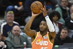 醒得太晚！米切爾20中6拿到17分1板8助1斷 末節(jié)10分