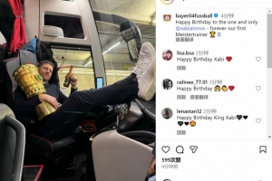 功勛主帥！勒沃庫(kù)森祝阿隆索44歲生日快樂，帶隊(duì)贏得德甲首冠