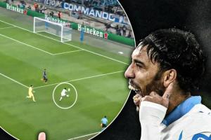 寶刀不老！36歲奧巴梅揚趟過門將精準弧線破門，5輪歐冠獻3球3助