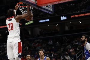 摧枯拉朽！麥科勒姆輸送炮彈 薩爾中路突擊起飛滑翔雙手暴扣