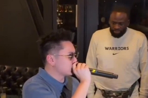 攬佬在追夢面前唱大展宏圖 追夢像個工具人跟著節(jié)奏點著頭