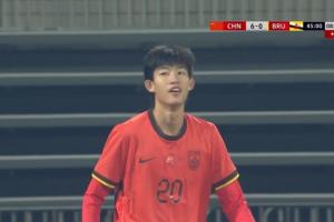 趙松源補時連入兩球，上半場就完成帽子戲法，國少6-0領(lǐng)先文萊