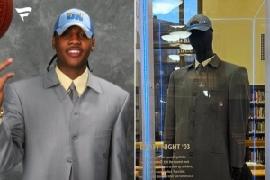 經(jīng)典！安東尼選秀大會時(shí)穿著的西服 至今仍被家鄉(xiāng)圖書館收藏展覽