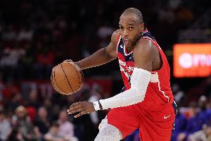 化身組織核心！米德爾頓半場9助攻 5中1拿到4分4籃板1搶斷