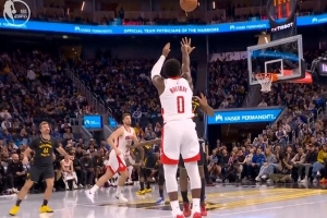 終于來(lái)了！申京助攻阿隆·霍勒迪三分反超 火箭本場(chǎng)首次領(lǐng)先！