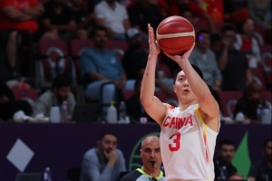 中國男籃世預賽大名單：周琦、胡明軒領(lǐng)銜 張鎮(zhèn)麟在列 趙睿無緣