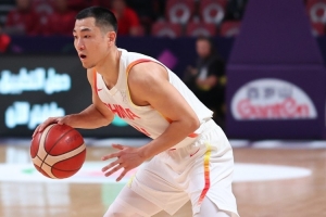 狀態(tài)不佳！高詩巖半場3投0中&三分2中0 僅得0分3板1斷