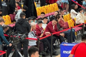 名人堂成員云集！蔣興權(quán)、鞏曉彬、王治郅、苗立杰等觀戰(zhàn)中韓大戰(zhàn)