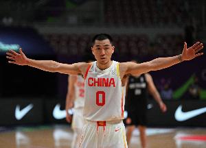 中國男籃首發(fā)：高詩巖、胡明軒、朱俊龍、曾凡博、周琦