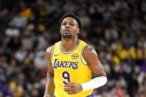 詹姆斯：看到布朗尼持續(xù)進(jìn)步&在傷病潮中抓住機(jī)會 我真的很欣慰