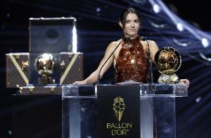 邦馬蒂：我不會拿自己和梅西比較，他的成就屬于另一個層次