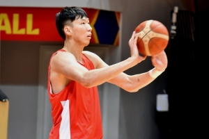 媒體人：周琦的低位有威脅 應為他準備多套打法 教練組一定得調(diào)整