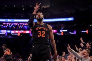 低迷！唐斯上半場5投1中&無三分出手僅得4+4 正負值-13全場最低