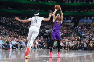 盧卡重逢獨(dú)行俠；?？怂箆s約基奇的代價(jià)·亞歷山大的遠(yuǎn)射