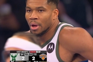 有點麻煩！字母哥被唐斯騙犯規(guī) 開場不到2分鐘2犯在身