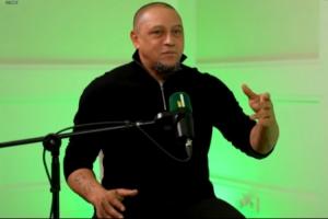 卡洛斯：梅/羅？我會稍微偏向C羅一點，但他們都是非常頂級的球員