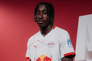 世體：巴薩計(jì)劃下賽季引進(jìn)一名左邊鋒，他們正在關(guān)注小將迪奧曼德