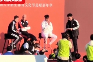 齊達內(nèi)、蒯紀(jì)聞現(xiàn)身上海交大，親身教學(xué)“馬賽回旋”