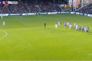 幾乎0度角！齊爾克澤停球抽射打入神仙球，曼聯(lián)1-1扳平水晶宮！